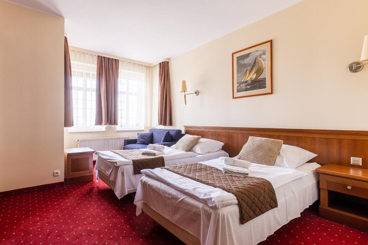 Hotel Diamond W Białym Dworku *